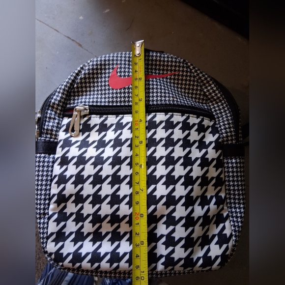 Nike Sportswear Futura 365 Mini Backpack - Picture 4 of 6